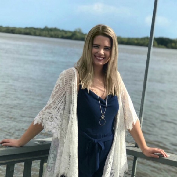 Meet your Posher- Rachael 💕 - Picture 1 of 1